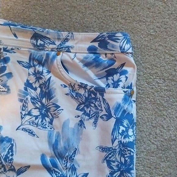 Hearts of Palm Skort - Picture 2 of 5